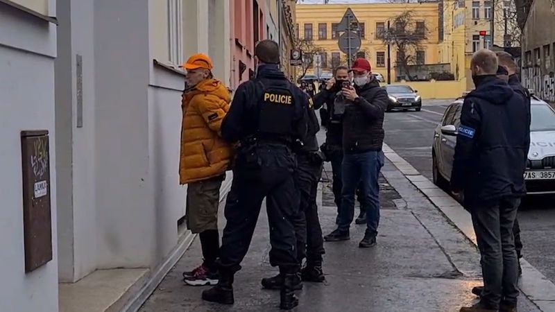 Policie dopadla muže, který v Praze útočil nožem na ženy